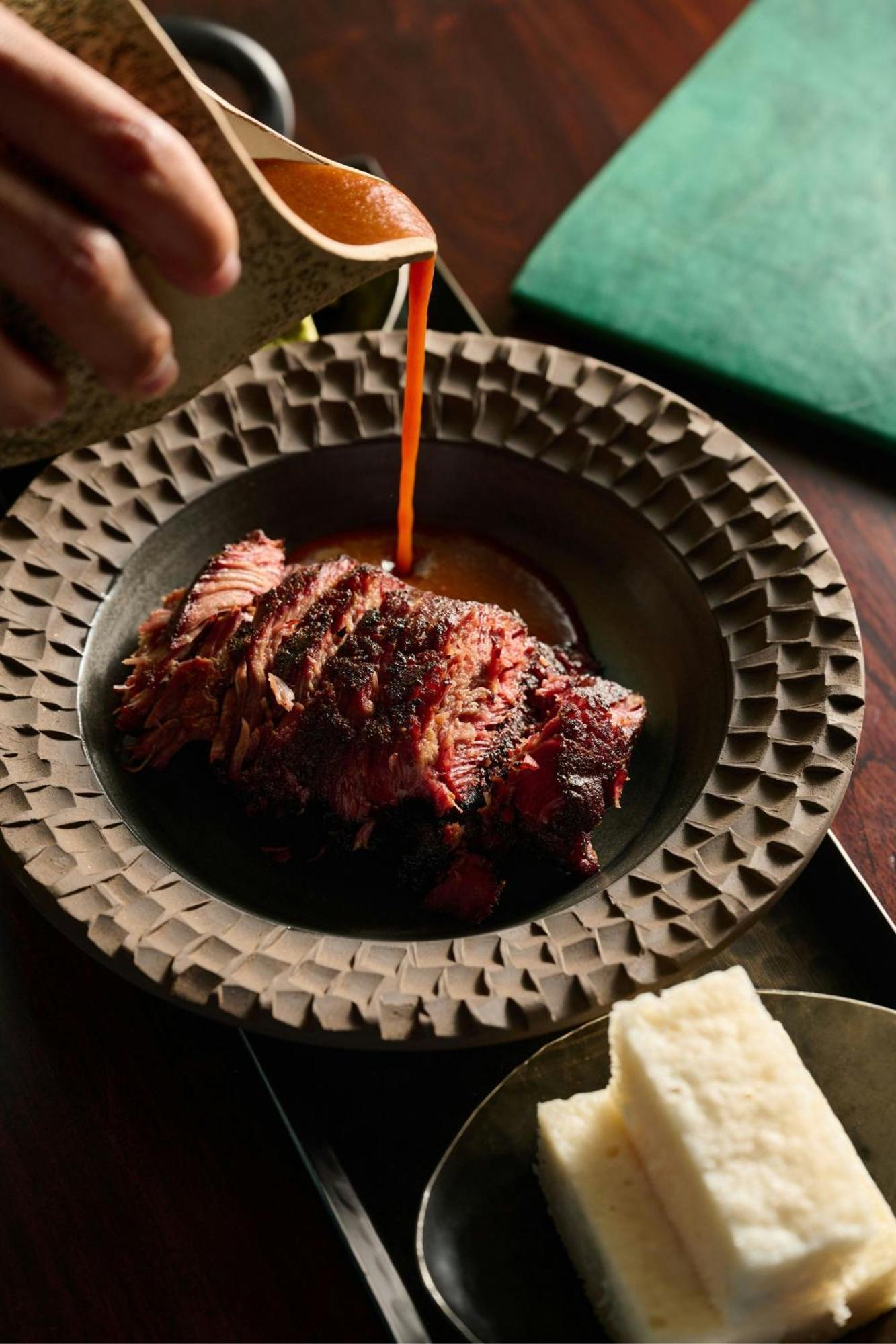The Dubai Edition Exterior foto A plate of grilled meat